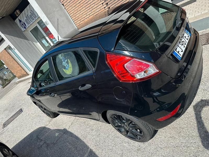 Usata Ford Fiesta 2015 Nero Berlina
