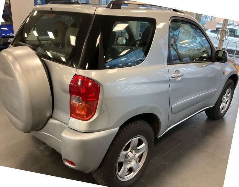 Usata Toyota RAV4 150 CV (110 kW) 2001 Argento SUV