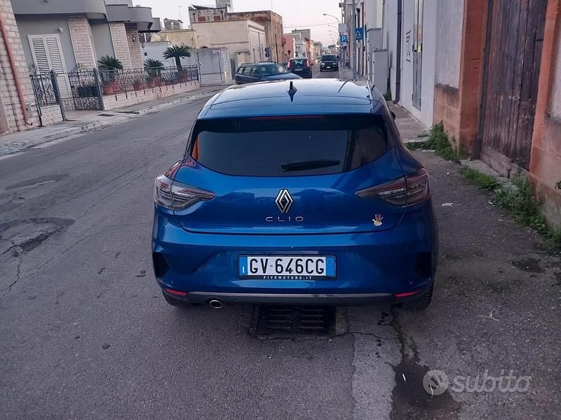 Usata Renault Clio V 100 CV (73 kW) 2024 Blu Berlina