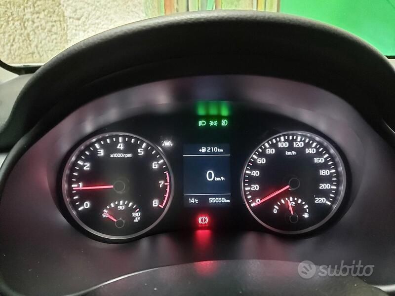 Usata Kia Stonic 100 CV (73 kW) 2020 Bianco SUV