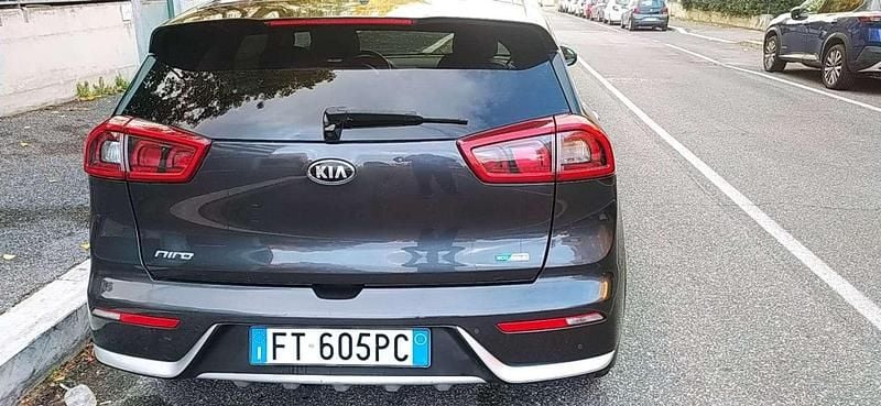 Usata Kia Niro Style 105 CV (77 kW) 2018 Grigio SUV