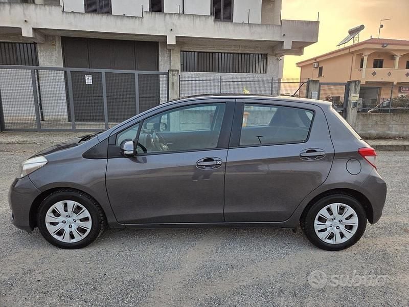 Usata Toyota Yaris Lounge 90 CV (66 kW) 2013 Utilitaria
