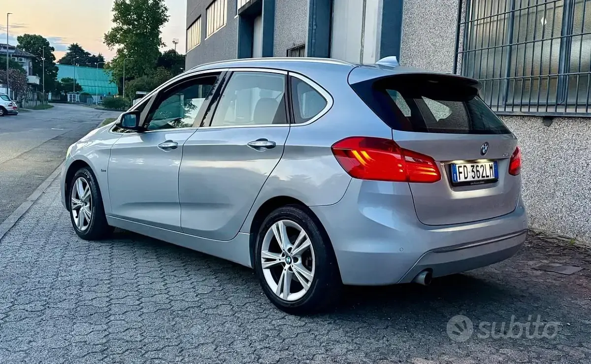Usata BMW 216 Active Tourer Luxury Line 116 CV (85 kW) 2016 Grigio Monovolume