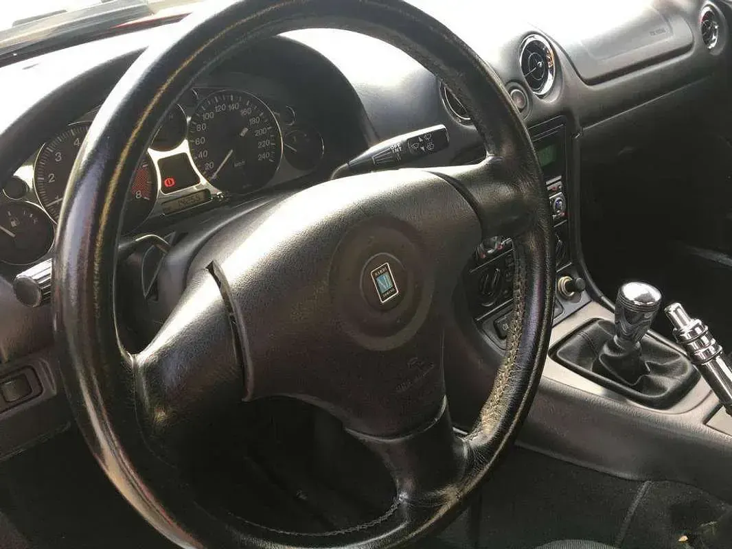 Usata Mazda MX5 110 CV (80 kW) 1998 Rosso Cabrio