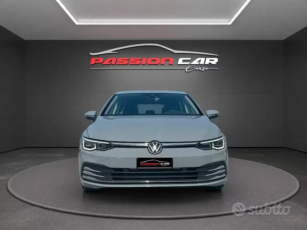 Usata VW Golf VIII Style 116 CV (85 kW) 2022 Moonstone gray Berlina