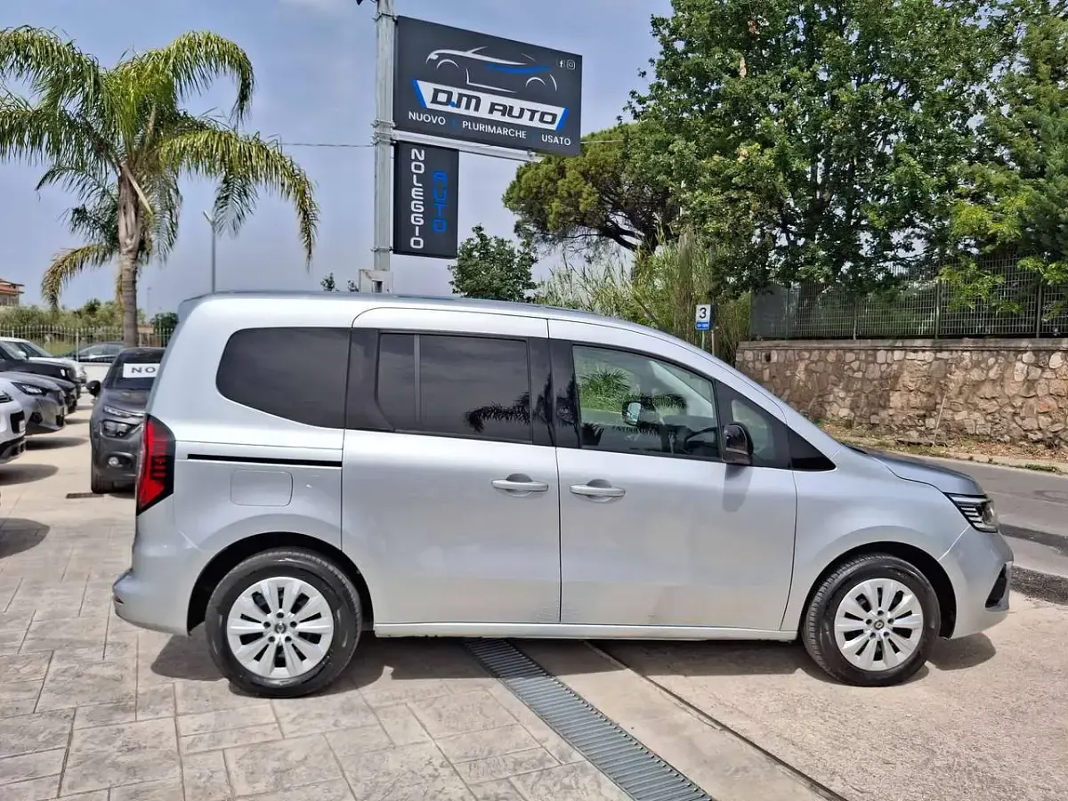 Usata Renault Kangoo Equilibre 95 CV (69 kW) 2022 Grigio Monovolume
