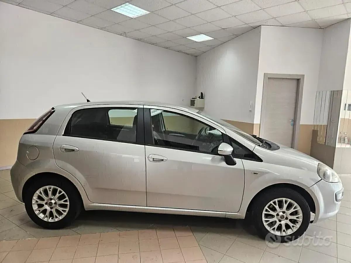 Usata Fiat Punto Evo S 95 CV (69 kW) 2011 Grigio Utilitaria