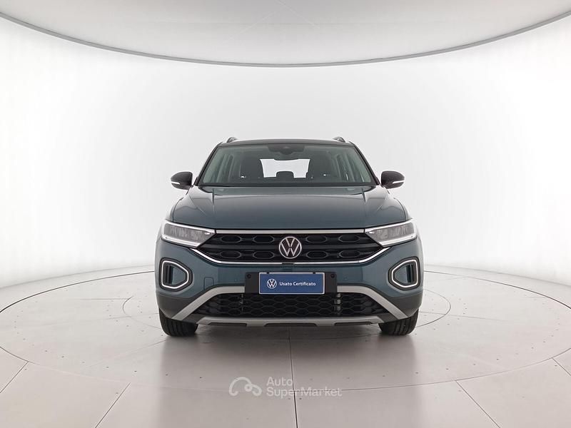 Usata VW T-Roc Life 150 CV (110 kW) 2024 Petroleum blue metallizzato ne SUV