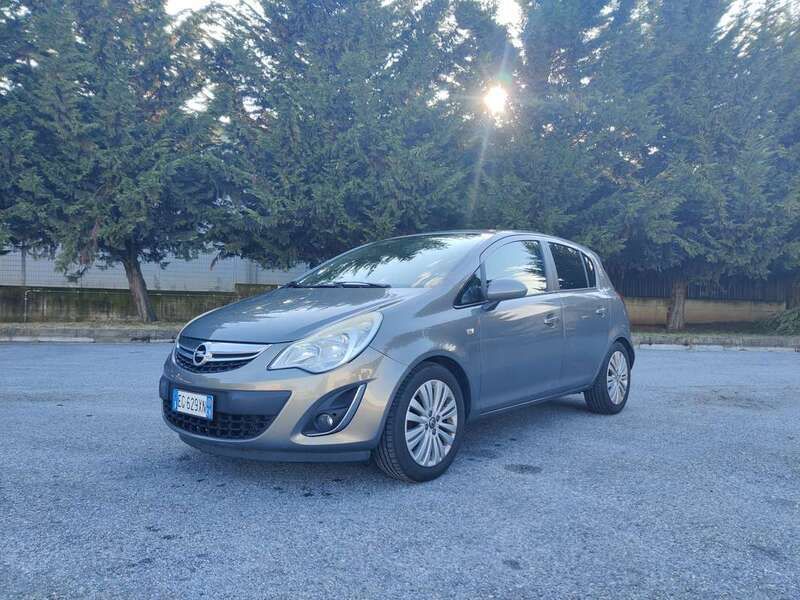 Usata Opel Corsa 86 CV (63 kW) 2011 Grigio Berlina