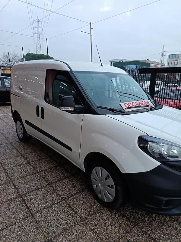 Usata Fiat Doblò Business 95 CV (69 kW) 2021 Bianco Monovolume