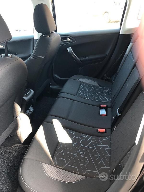 Usata Peugeot 2008 102 CV (75 kW) 2019 Nero SUV