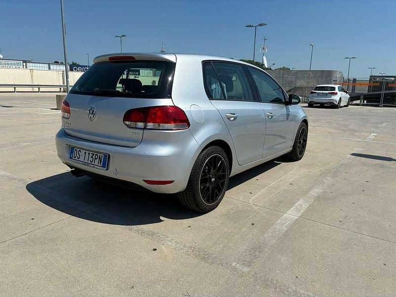 Usata VW Golf VI Highline 110 CV (80 kW) 2009 Argento Utilitaria