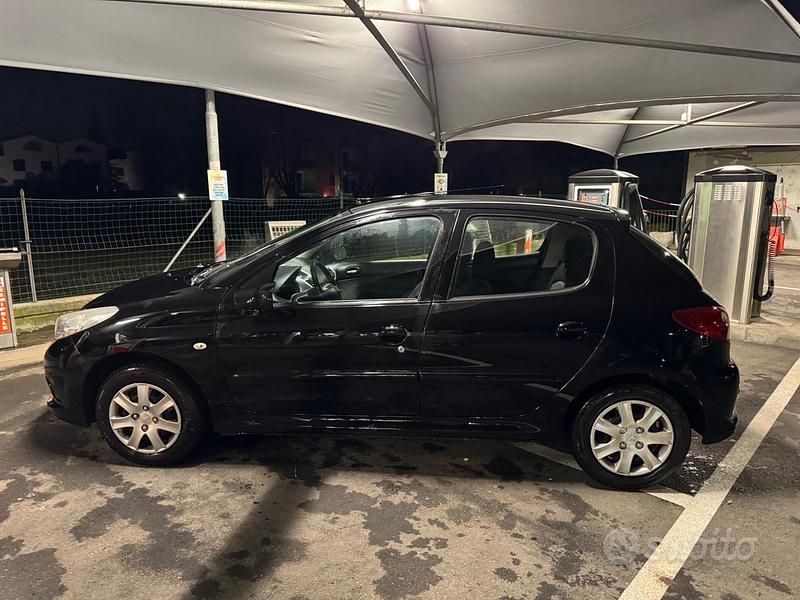 Nero Usata 2009 Peugeot 206+ Due volumi | 3100 € (Buon prezzo) - Immagine 1/4