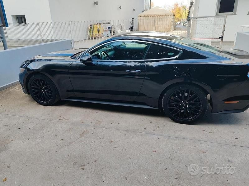 Usata Ford Mustang 2019 Nero Cabrio