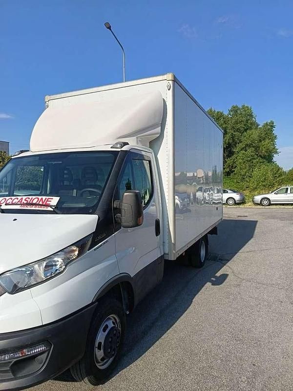 Usata Iveco Daily 136 CV (100 kW) 2022 Bianco Furgone