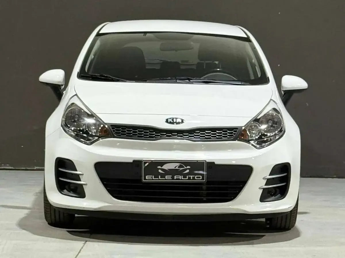 Usata Kia Rio Active 75 CV (55 kW) 2017 Bianco Berlina