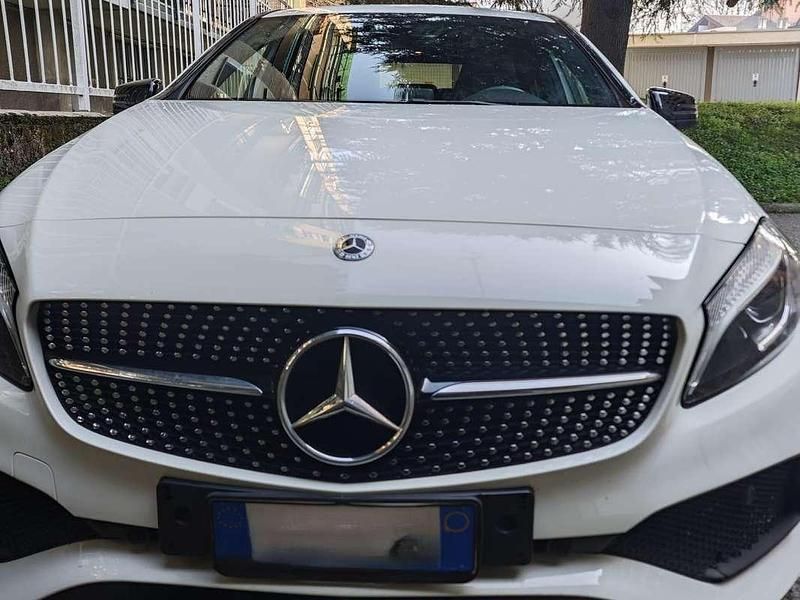 Usata Mercedes 180 AMG line 122 CV (89 kW) 2017 Bianco Berlina