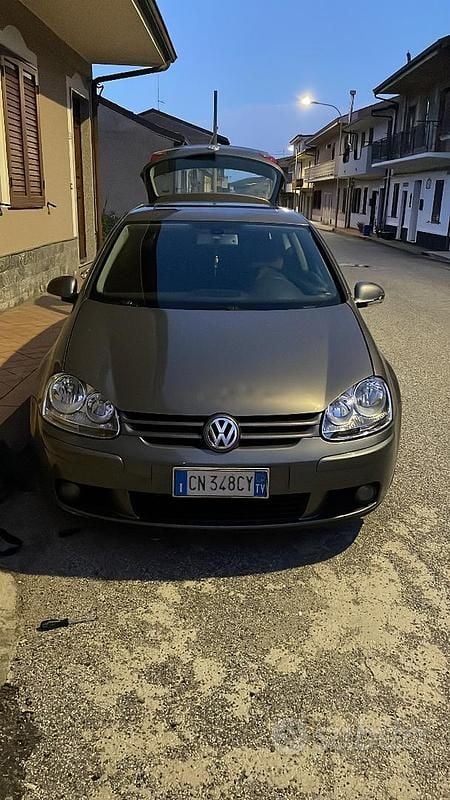 Usata VW Golf V 2004 Grigio Utilitaria