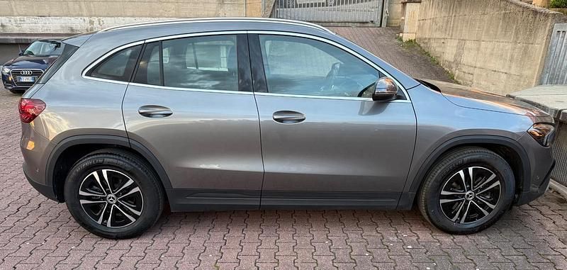 Usata Mercedes GLA180 150 CV (110 kW) 2025 Grigio SUV