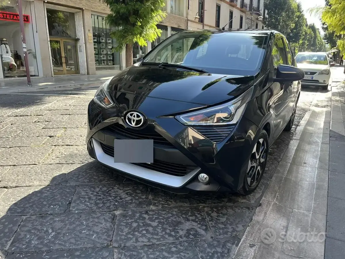 Usata Toyota Aygo Connect Style 72 CV (52 kW) 2020 Nero Utilitaria
