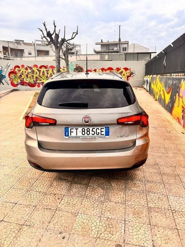 Usata Fiat Tipo Business 95 CV (69 kW) 2018 Oro Station wagon