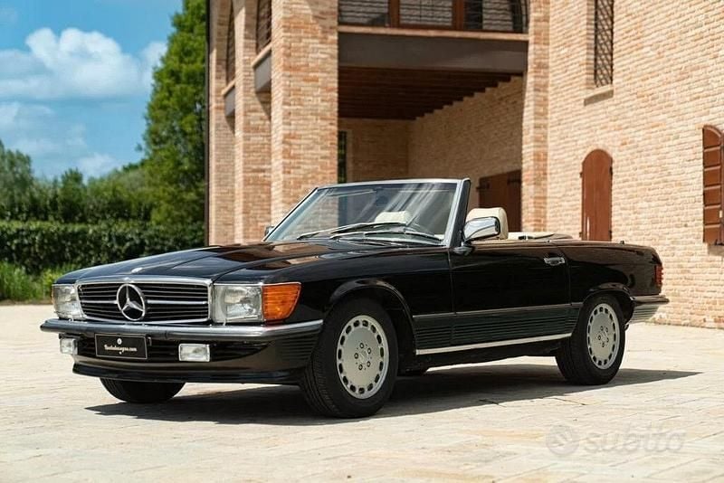 Usata Mercedes SL300 188 CV (138 kW) 1986 Nero Cabrio