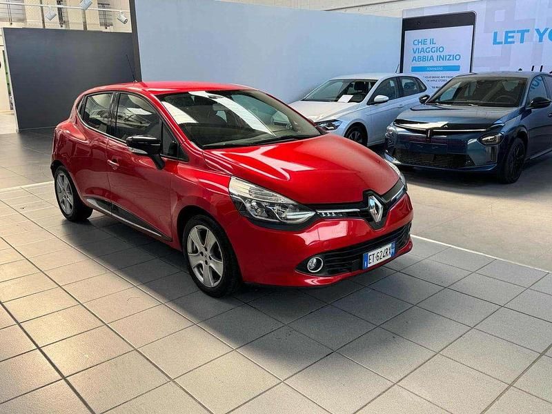 Rosso Usata 2014 Renault Clio IV Tre volumi | 7900 € (Buon prezzo) - Immagine 1/4
