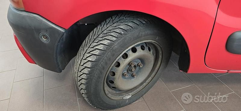 Usata Renault Kangoo 65 CV (47 kW) 2003 Rosso Monovolume