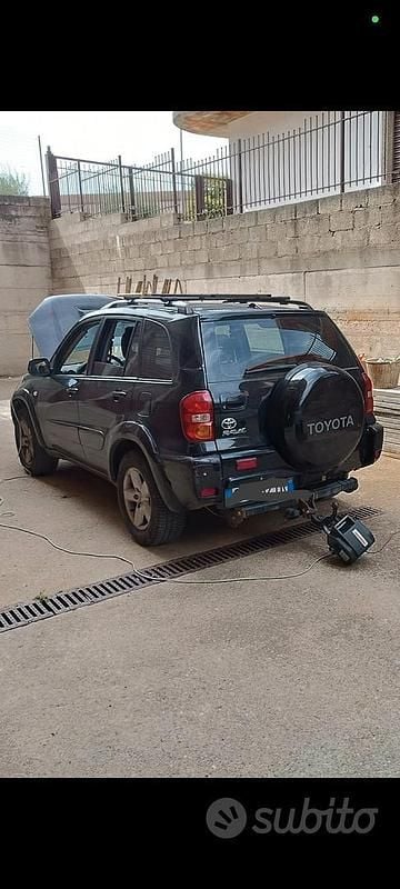 Usata Toyota RAV4 116 CV (85 kW) 2004 Nero SUV