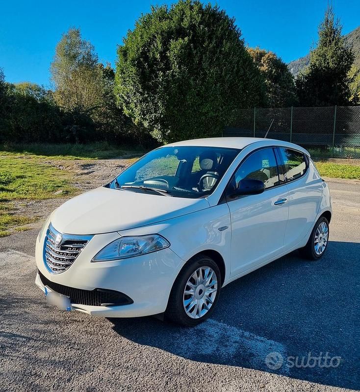 Bianco Usata 2012 Lancia Ypsilon Silver Due volumi | 4990 € (Buon prezzo) - Immagine 1/4