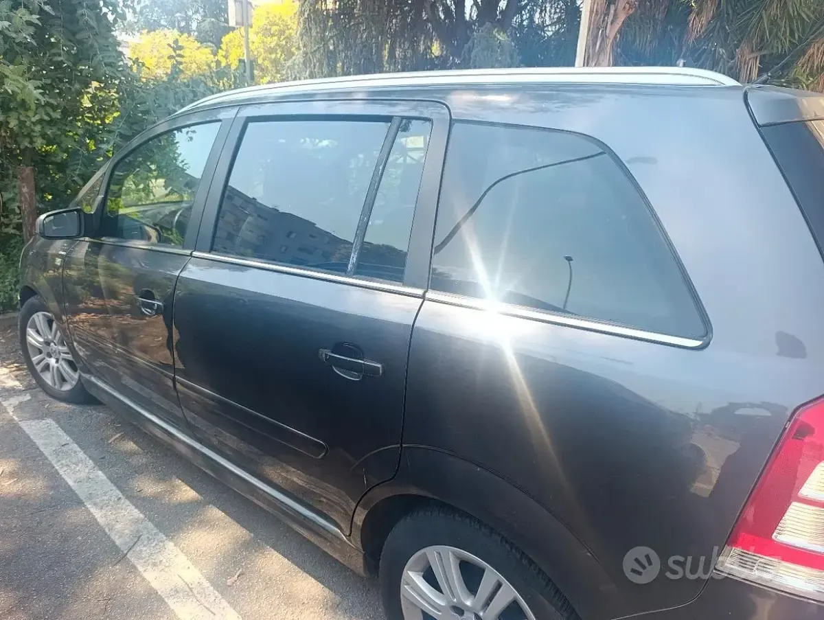 Usata Opel Zafira 2008 Grigio Monovolume