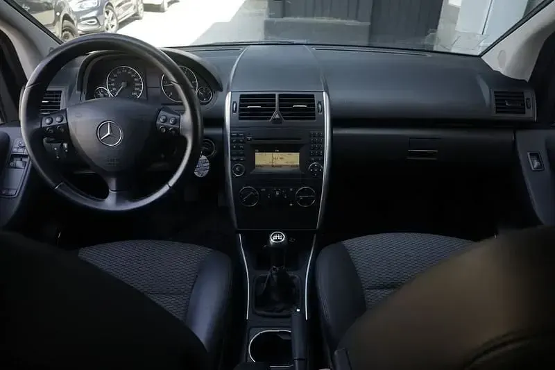 Usata Mercedes A180 Avantgarde 109 CV (80 kW) 2009 Bianco Utilitaria