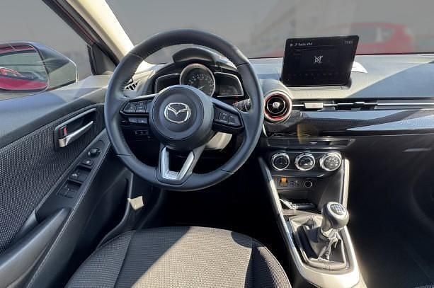 Usata Mazda 2 75 CV (55 kW) 2023 Soul red Utilitaria