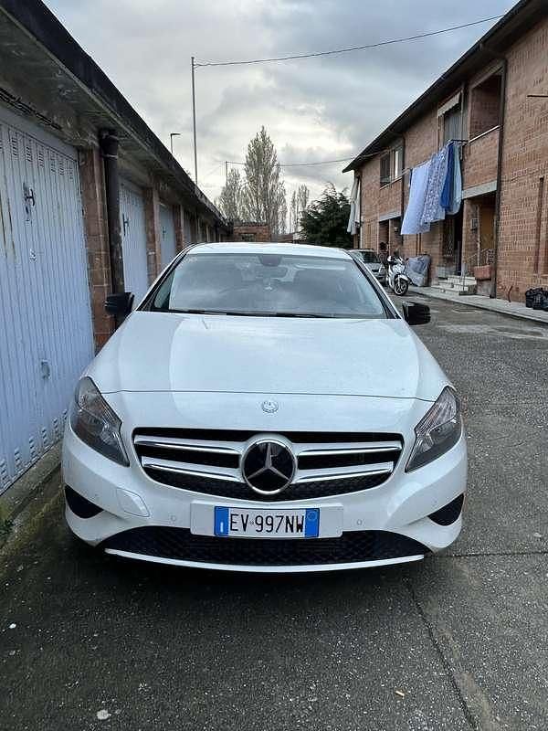Usata 2014 Mercedes A180 Tre volumi | 13.500 € (Ottimo prezzo) - Immagine 1/4