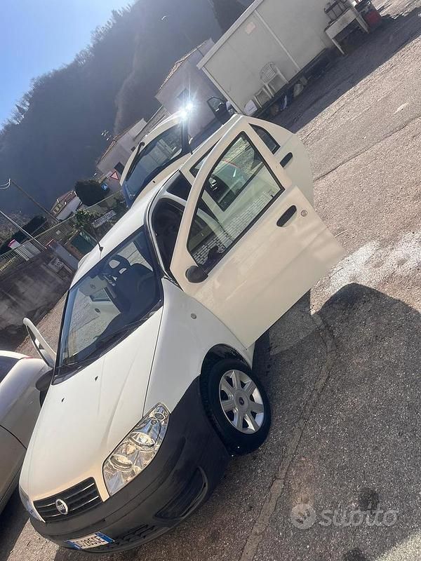 Usata Fiat Punto 60 CV (44 kW) 2007 Bianco Utilitaria