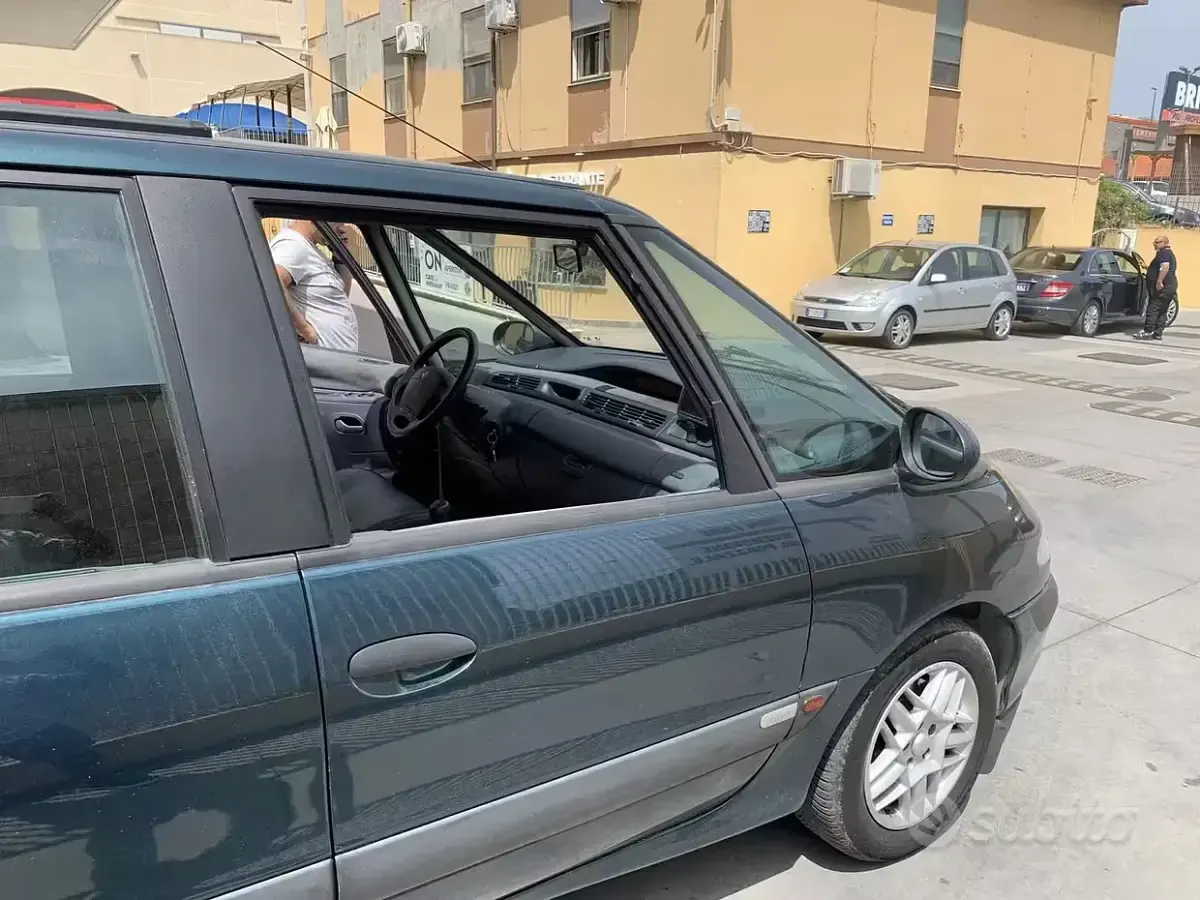 Usata Renault Espace Initiale 129 CV (94 kW) 2001 Verde Monovolume