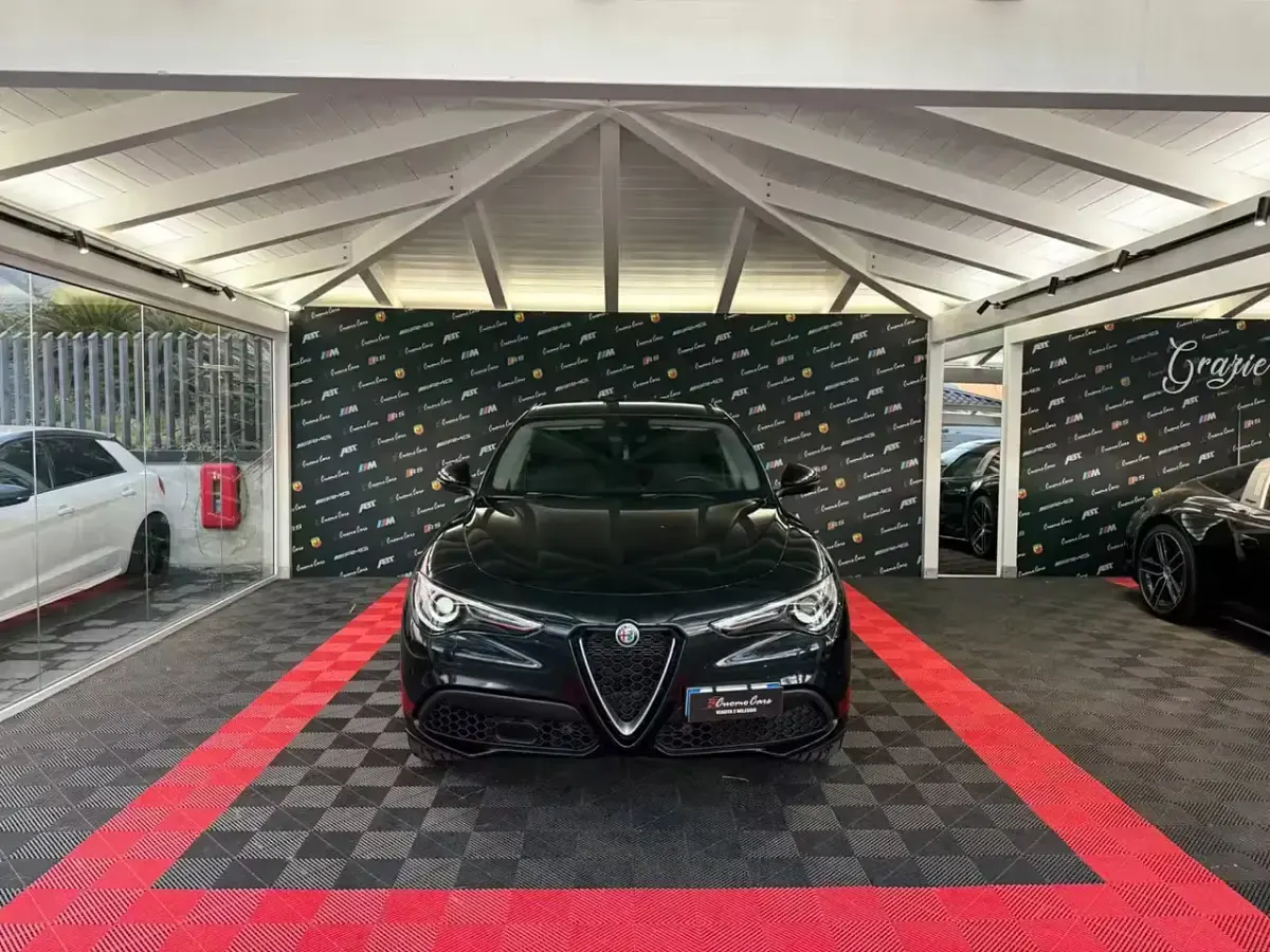 Usata Alfa Romeo Stelvio Sprint 190 CV (139 kW) 2021 Nero SUV