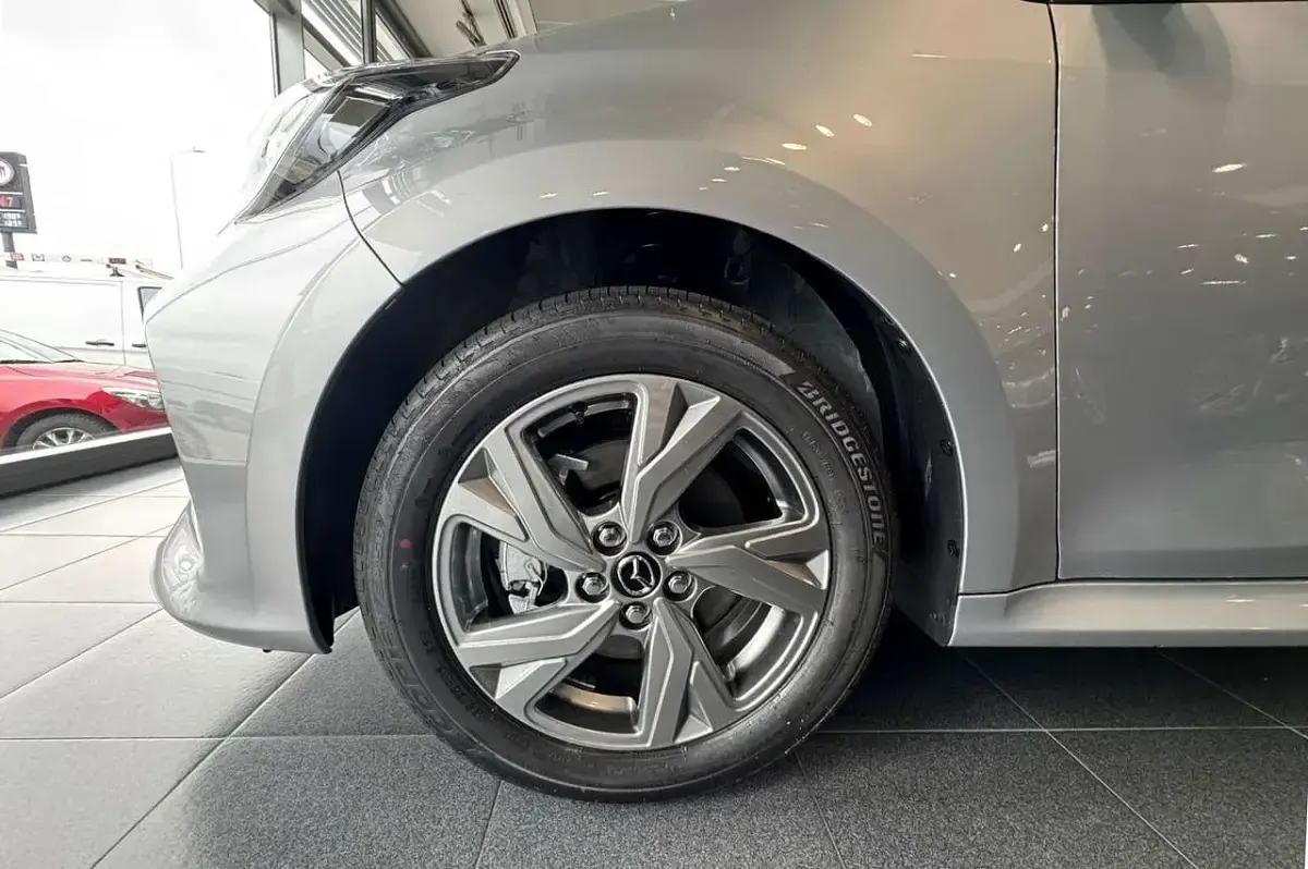 Nuova Mazda 2 Exclusive-Line 116 CV (85 kW) 2026 Argento Utilitaria