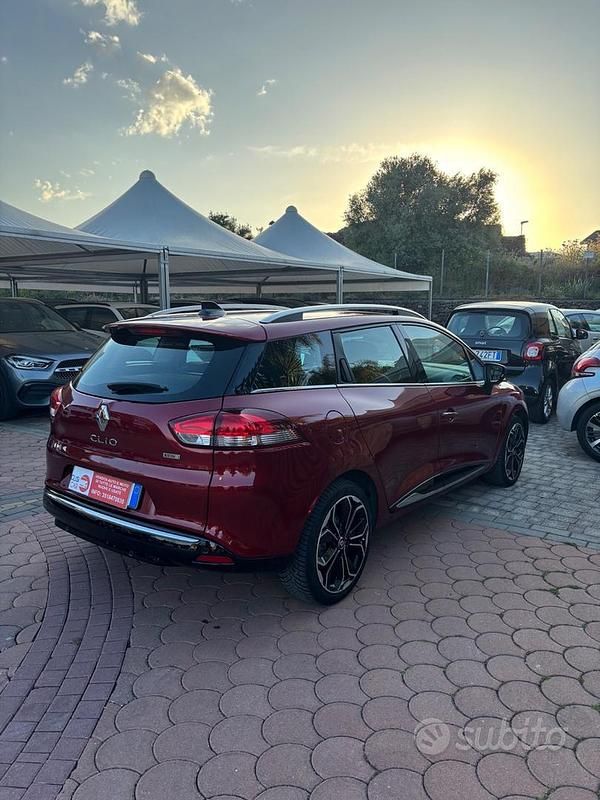Usata Renault Clio GrandTour Zen 90 CV (66 kW) 2017 Rosso Station wagon