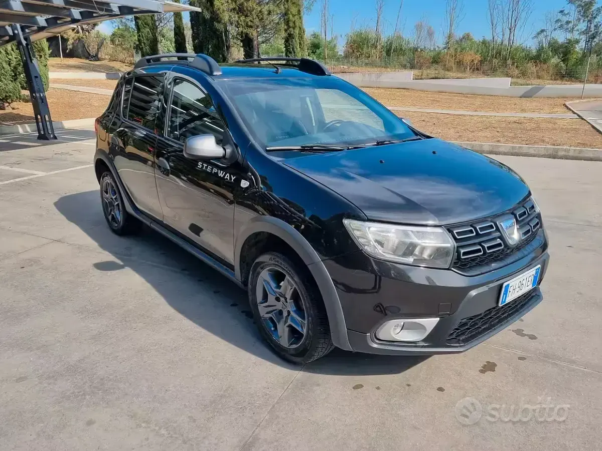Usata Dacia Sandero Stepway 90 CV (66 kW) 2017 Nero Berlina