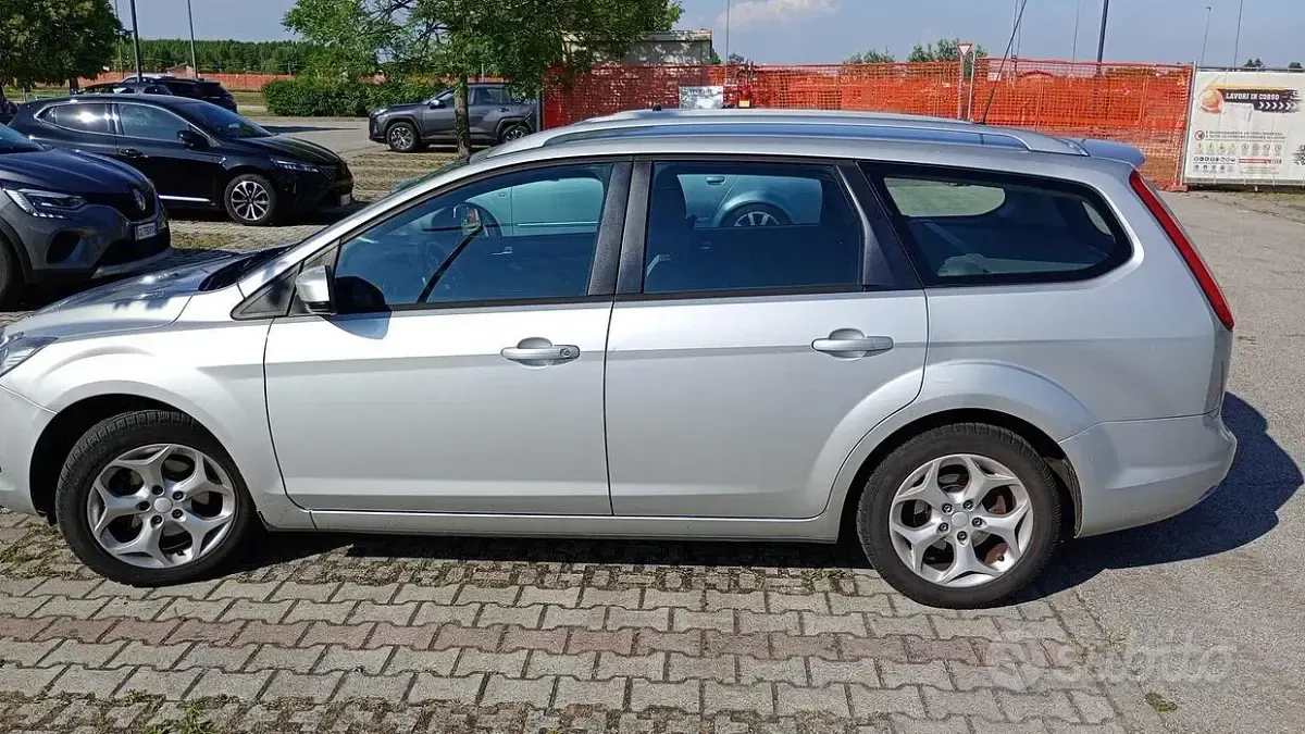 Usata Ford Focus 109 CV (80 kW) 2010 Grigio Station wagon