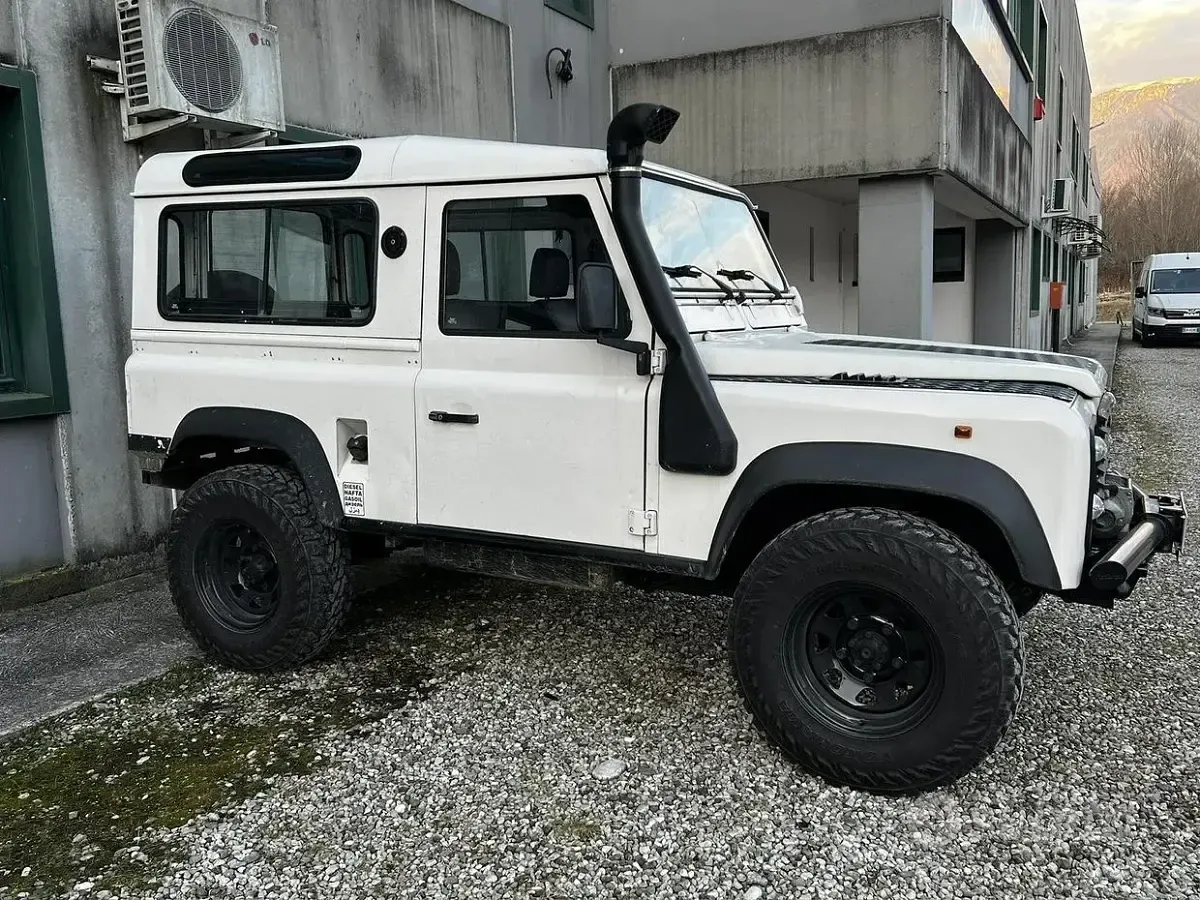Usata Land Rover Defender 113 CV (83 kW) 1996 Bianco SUV