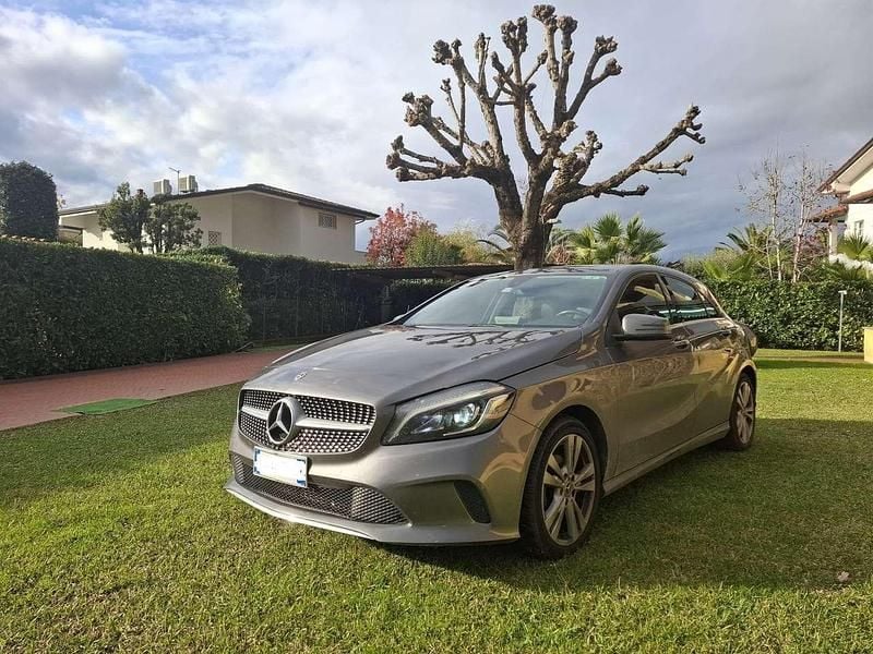 Grigio Usata 2018 Mercedes A160 Tre volumi | 15.900 € (Ottimo prezzo) - Immagine 1/4