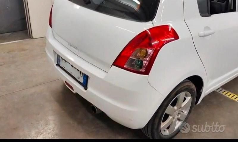 Usata Suzuki Swift 75 CV (55 kW) 2008 Bianco Utilitaria