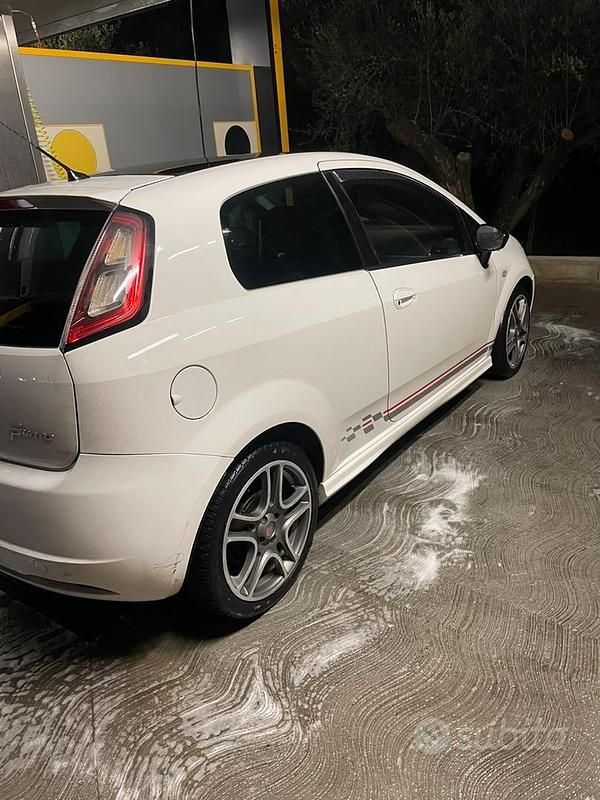 Usata Fiat Punto 90 CV (66 kW) 2009 Bianco Utilitaria