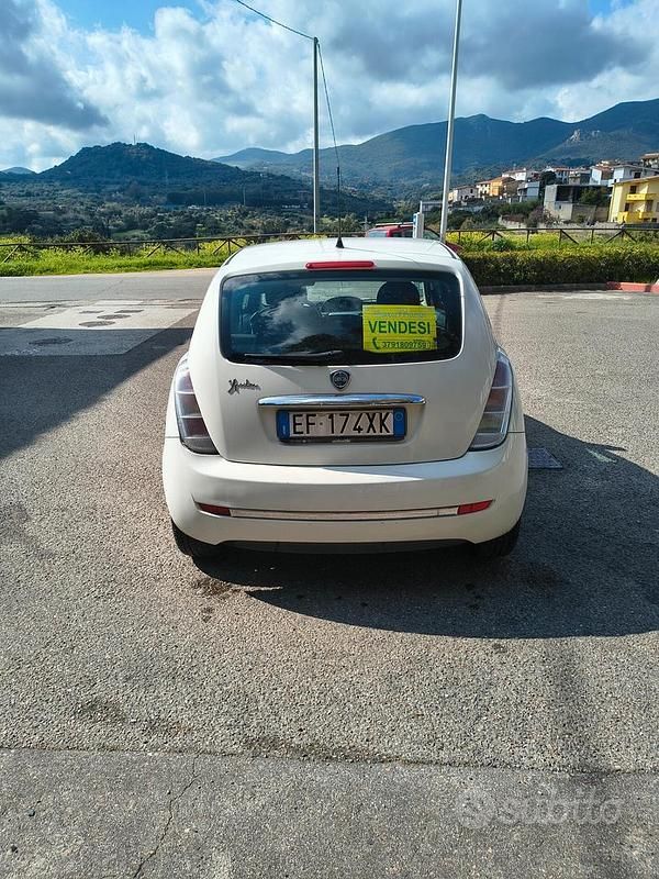 Usata Lancia Ypsilon 69 CV (50 kW) 2011 Bianco Utilitaria
