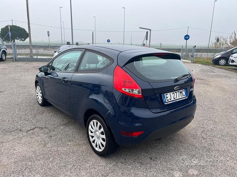 Gebraucht Ford Fiesta Business Edition 97 PS (71 kW) 2011 Blau Coupé