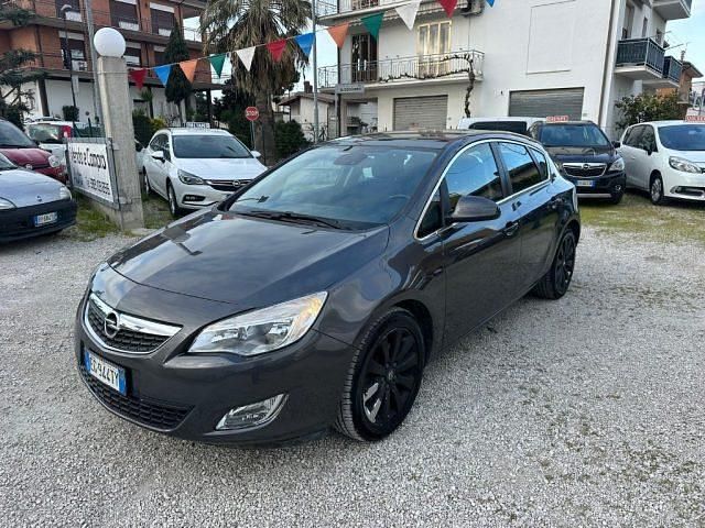 Usata Opel Astra Cosmo 125 CV (91 kW) 2011 Grigio Berlina
