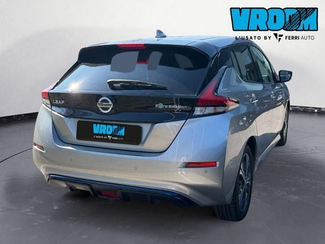 Usata Nissan Leaf Tekna 89 kW (122 CV) 2022 Grigio Utilitaria