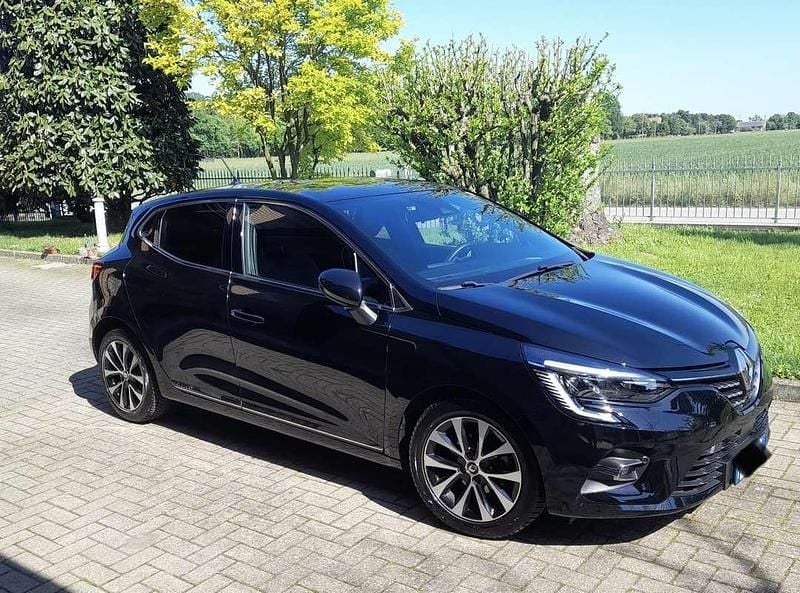 Begagnad Renault Clio V Intens 101 HK (74 kW) 2021 Sedan